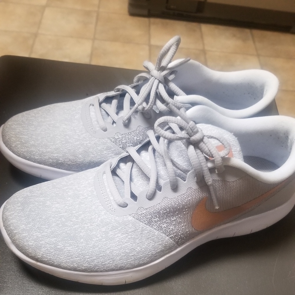 Womens Nike gray/rose gold sz 9